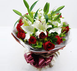 红玫瑰搭配多头百合鲜花速递兴平红玫瑰百合花兴平鲜花花店送花